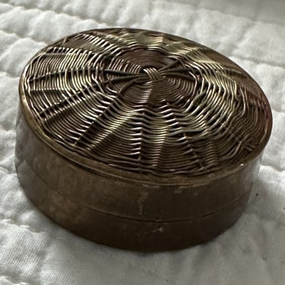 Vintage Miniture Brass Woven Trinket Box. - Picture 2 of 8